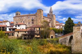 Lais Puzzle - Beeindruckendes mittelalterliches Kloster und Schloss von Bormida in der Region Asti im Piemont, Italien - 2.000 Teile