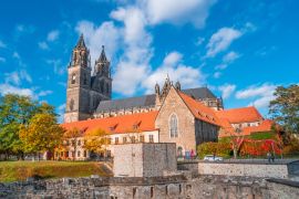 Lais Puzzle - Prachtvolle, farbenfrohe Kathedrale von Magdeburg im Herbst, Deutschland - 2.000 Teile