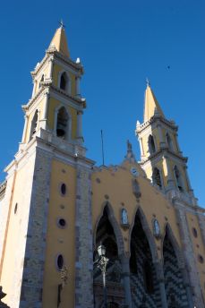 Lais Puzzle - Stadt Mazatlan. Sinaloa Mexiko. Kirche - 2.000 Teile