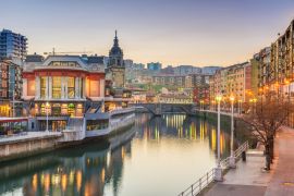 Lais Puzzle - Sonnenaufgang auf dem Ribera-Lebensmittelmarkt in Bilbao, Spanien - 2.000 Teile