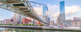 Lais Puzzle - Die Pedro-Arrupe-Fußgängerbrücke ist eine moderne Brücke über die Nervion-Brücke in Bilbao, Baskenland, Spanien - 2.000 Teile